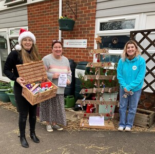 Cllr Powell awarding prize for 1st prize in the Christmas Tree competition